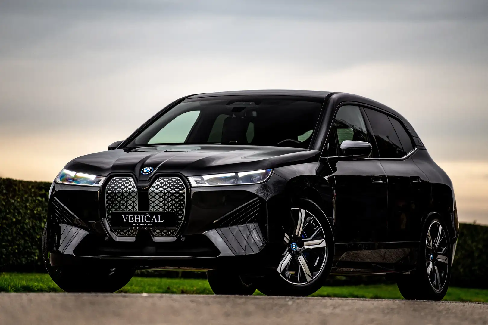 BMW iX xDrive40 SPORT |360°CAMERA|TREKHAAK|HEADUP|H&K Gris - 1