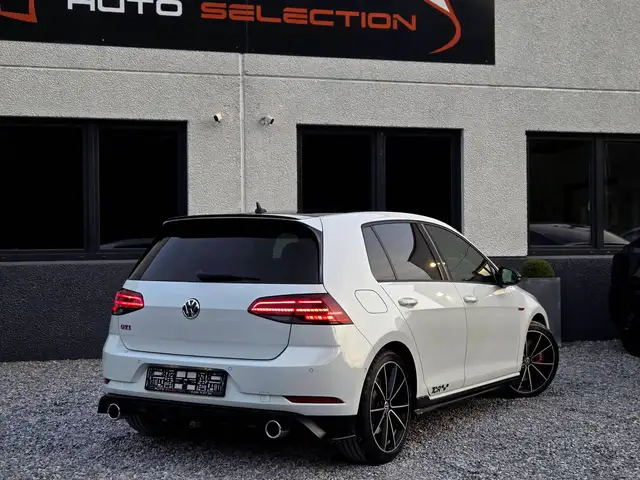 Volkswagen Golf view 2