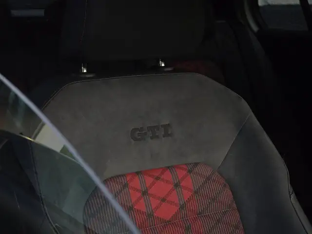 Volkswagen Golf view 9