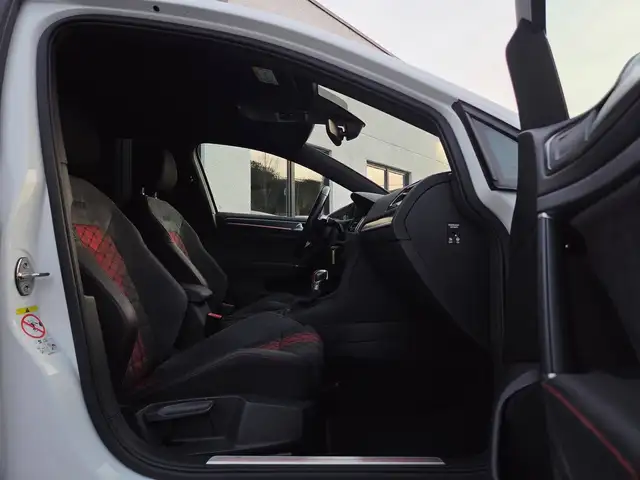 Volkswagen Golf view 11