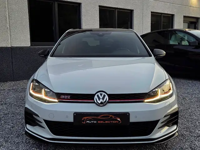 Volkswagen Golf view 3