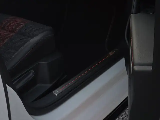 Volkswagen Golf view 12