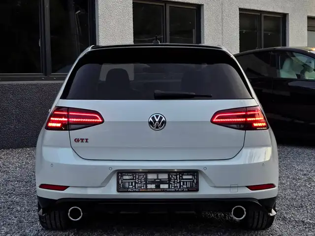 Volkswagen Golf view 4