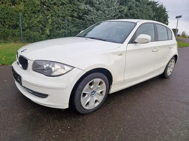 BMW 116 1er (5-Türer) 116i. Tüv bei Kauf neu.