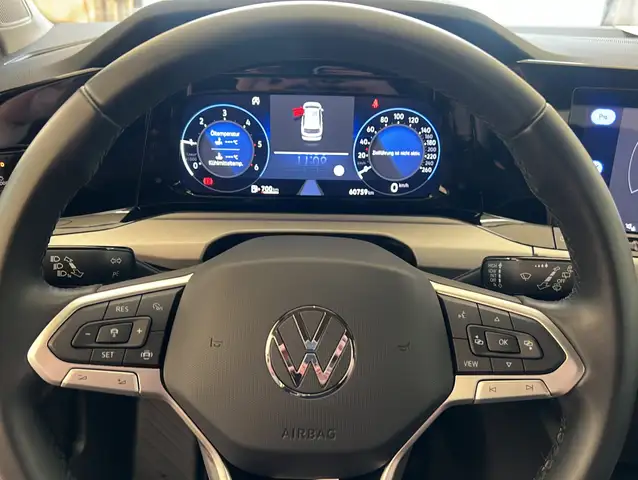 Volkswagen Golf view 9
