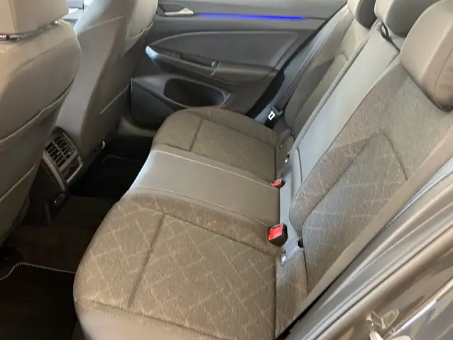 Volkswagen Golf view 23