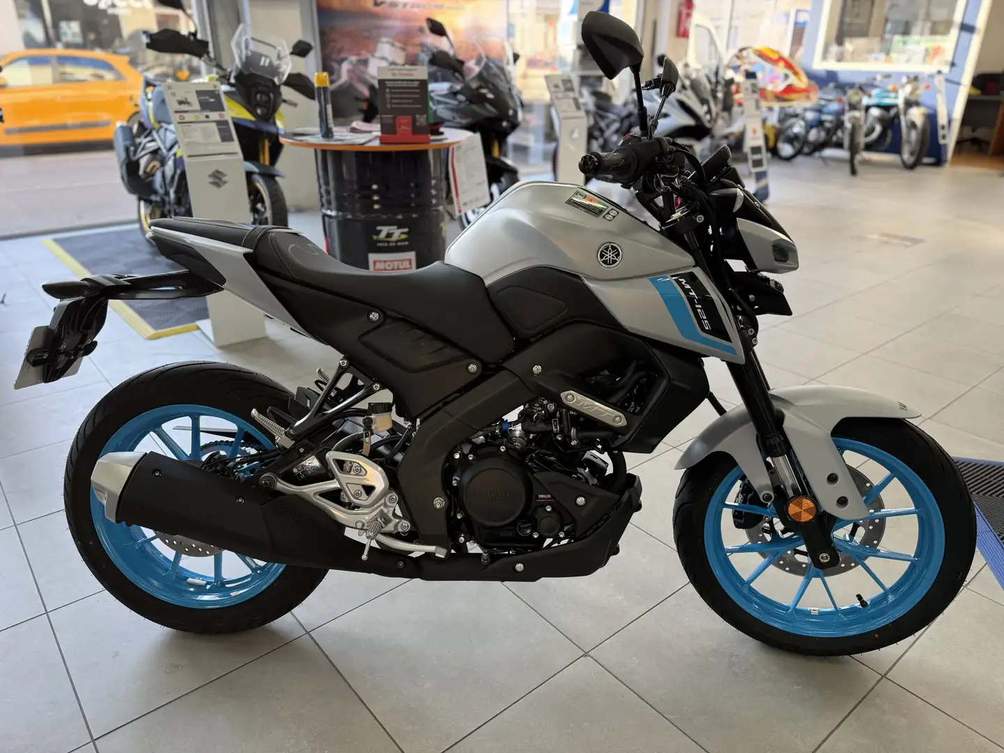 Yamaha MT-125 Gris - 1