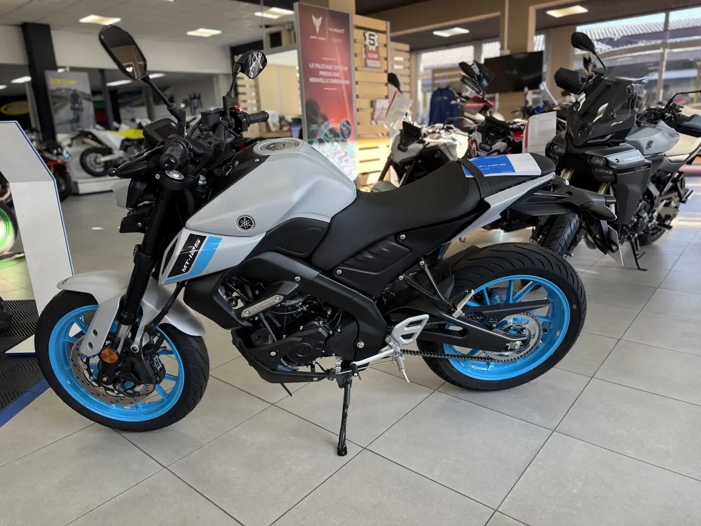 Yamaha MT-125 Gris - 2