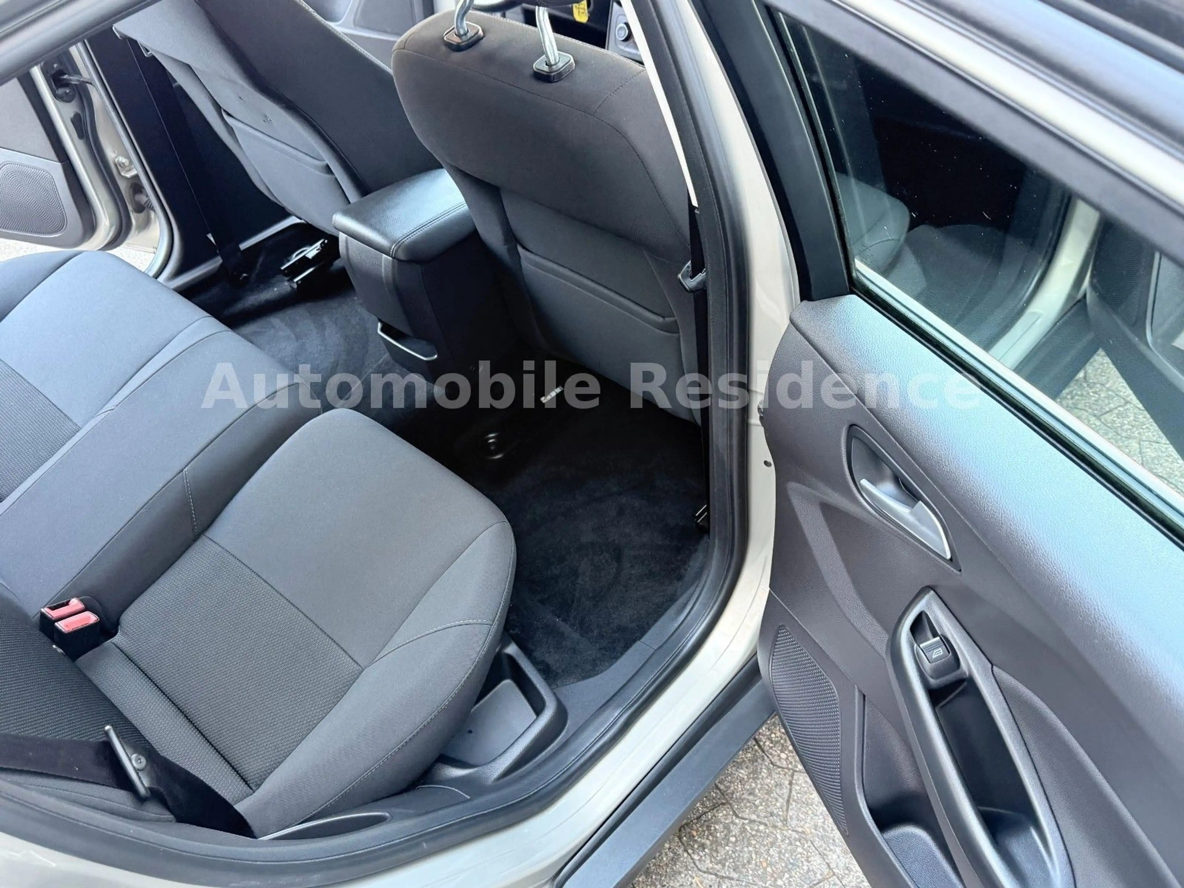 Ford Focus Lim.Business 1.0*NAVI*MFL*SHZ*TEMP*ALU*TOP — photo 11