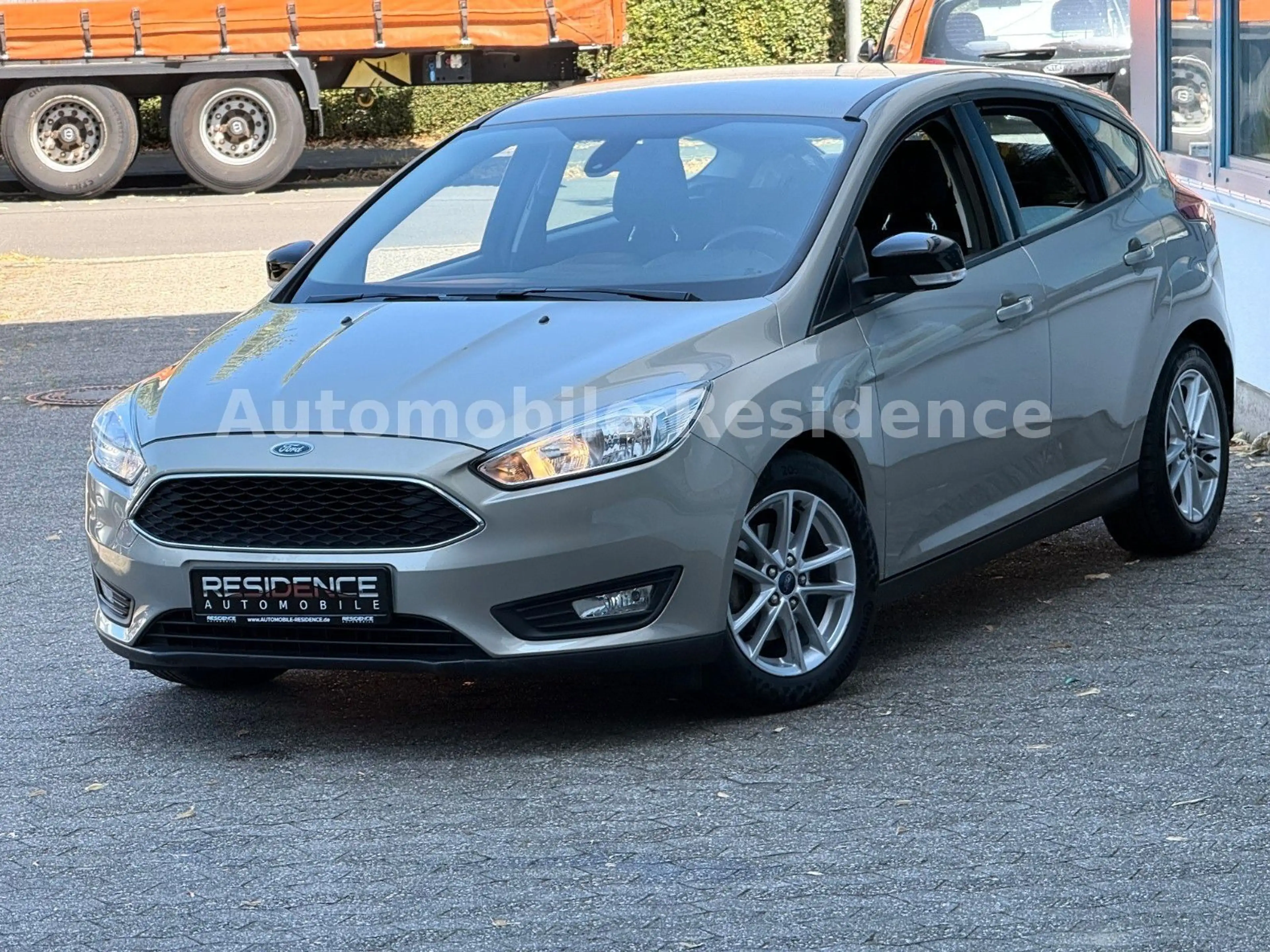 Ford Focus Lim.Business 1.0*NAVI*MFL*SHZ*TEMP*ALU*TOP — photo 2