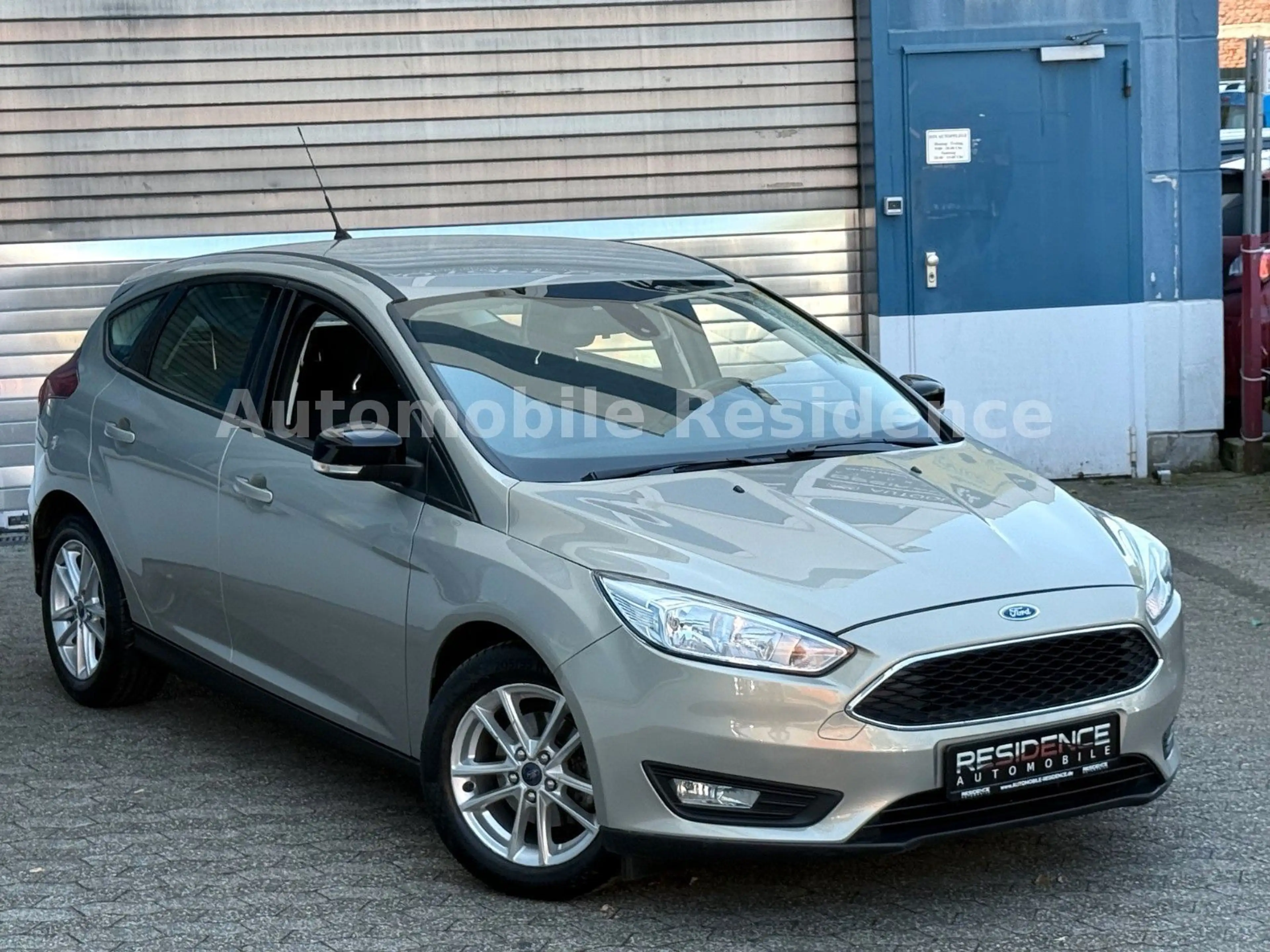 Ford Focus Lim.Business 1.0*NAVI*MFL*SHZ*TEMP*ALU*TOP