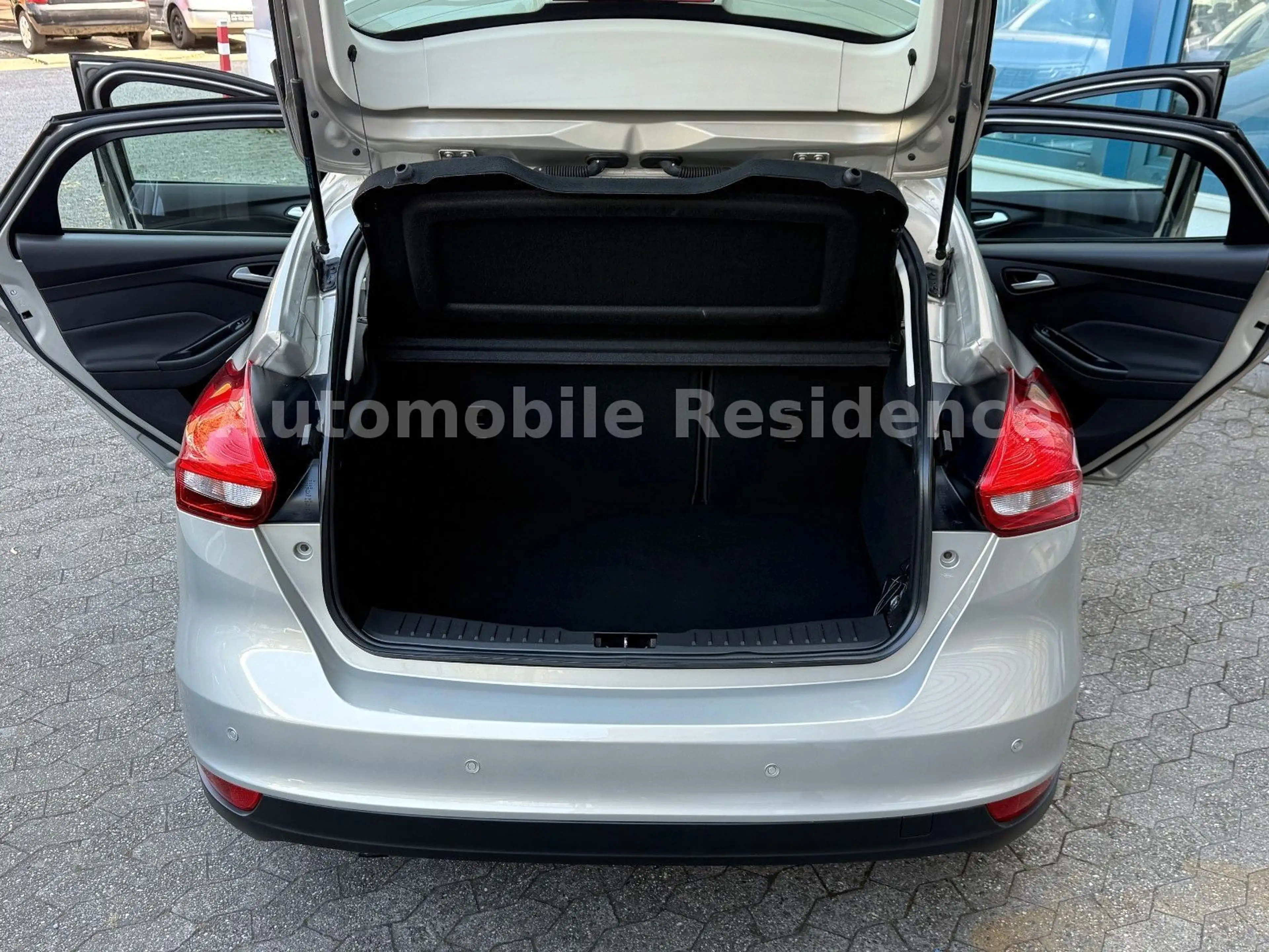 Ford Focus Lim.Business 1.0*NAVI*MFL*SHZ*TEMP*ALU*TOP — photo 12