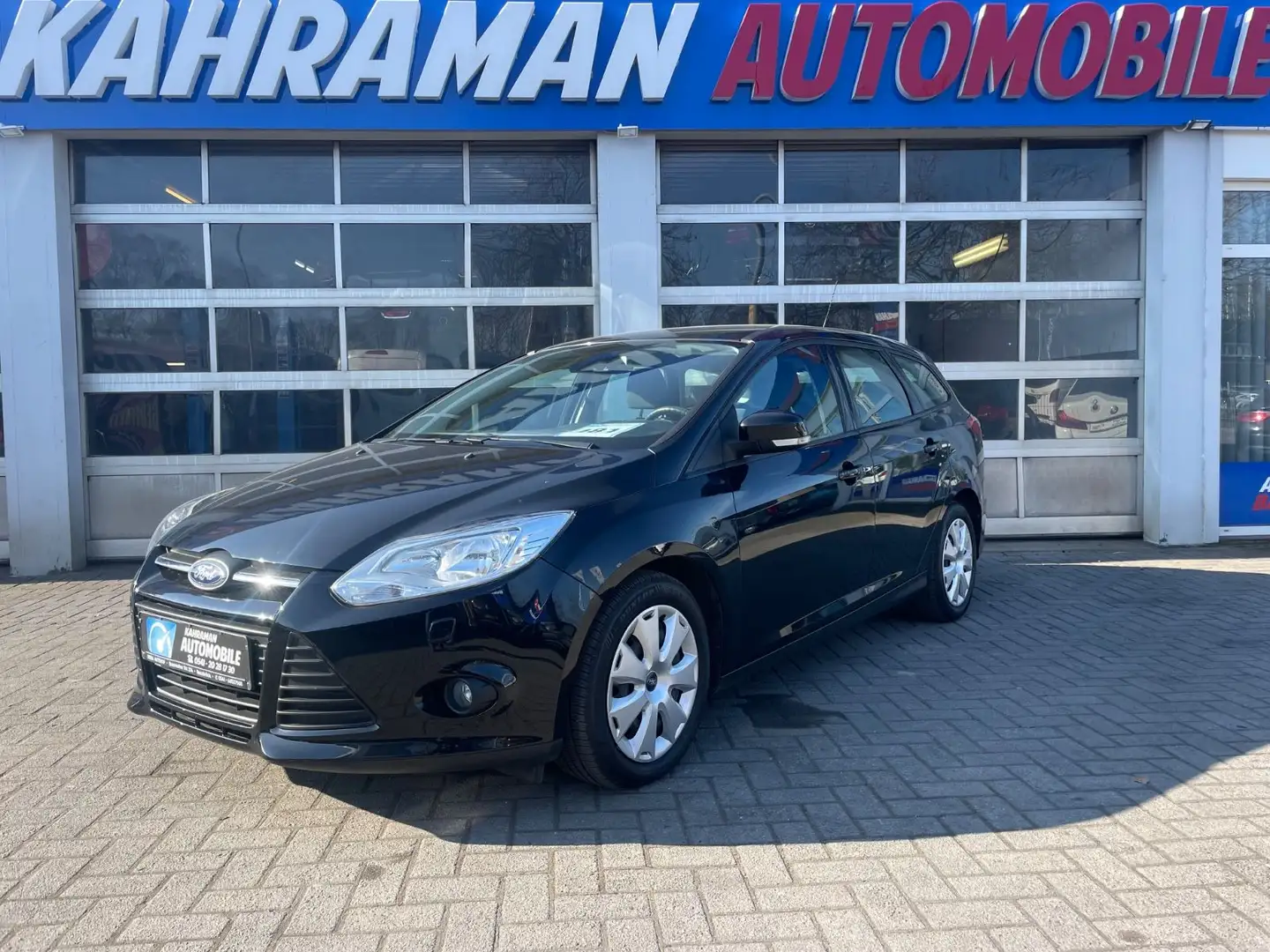 Ford Focus Turnier Trend Z.A ist neu Schwarz - 1