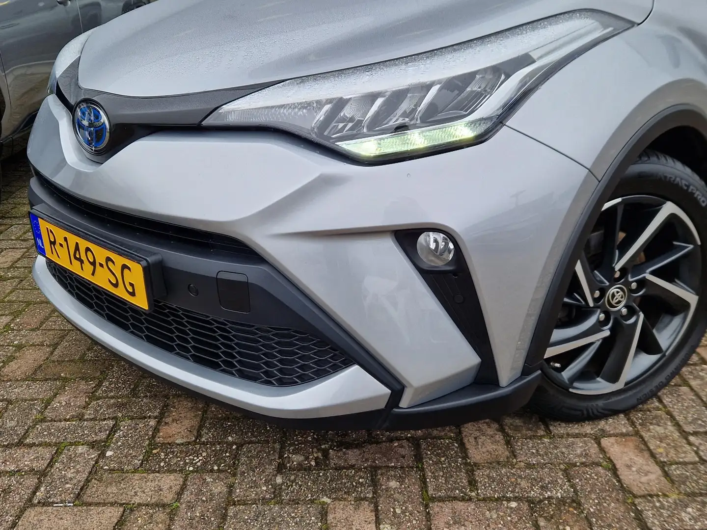 Toyota C-HR 2.0 Hybrid Dynamic 180 pk Navigatie Grijs - 2