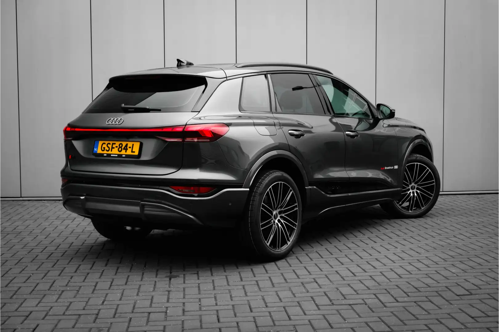 Audi Q6 e-tron Advanced edition quattro 100 kW | 388 pk | Grijs - 2
