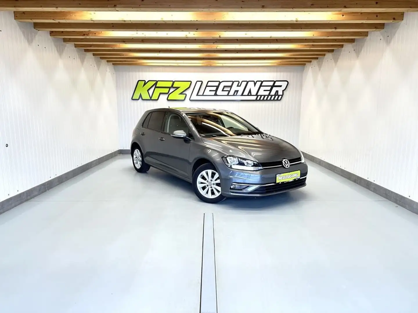 Volkswagen Golf 1,0 TSI ''AHK*SITZH*R-KAM*NAVI*FREISPR'' Grijs - 1