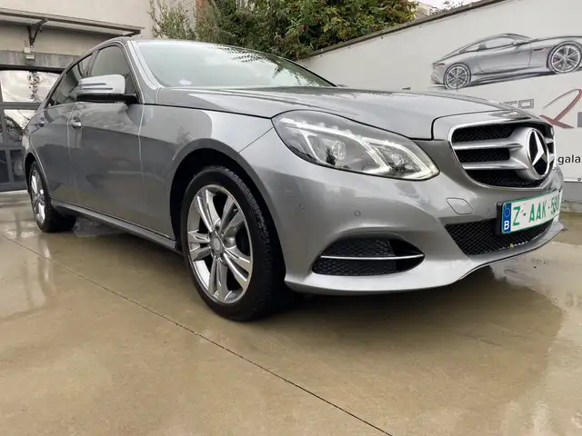 Mercedes-Benz E 300 Avantgarde Full Options 1er Proprietaire Carnet !!