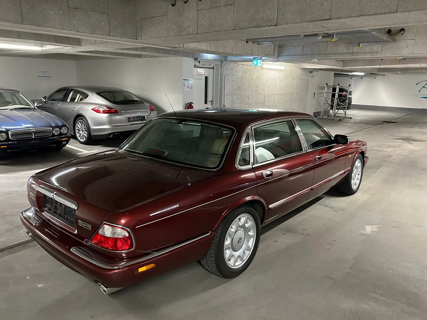 Daimler Super V8 X308 Super V8 LWB**1.HD**orig 33`km Červená - 2