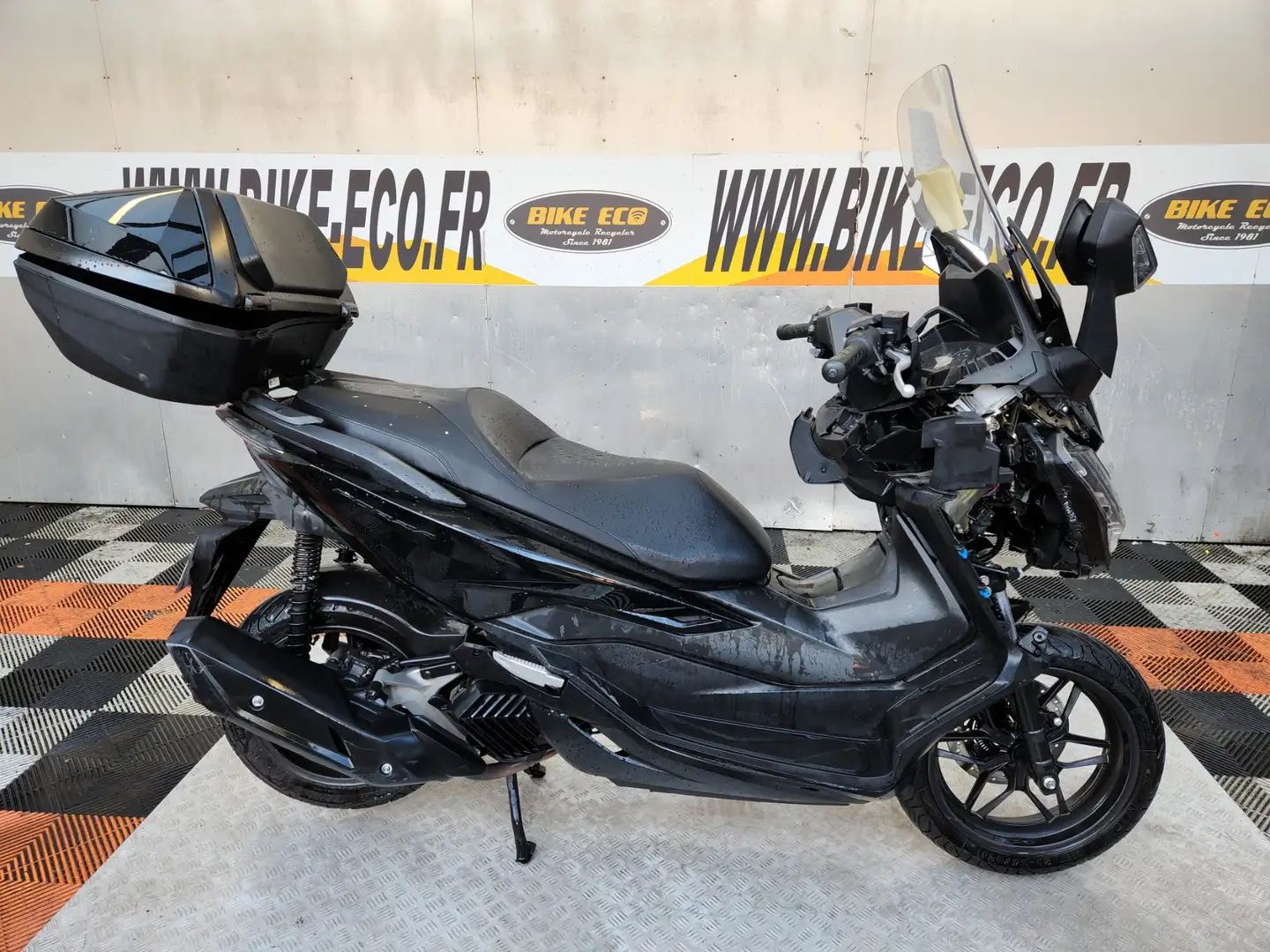 Honda Forza 125 Black - 1