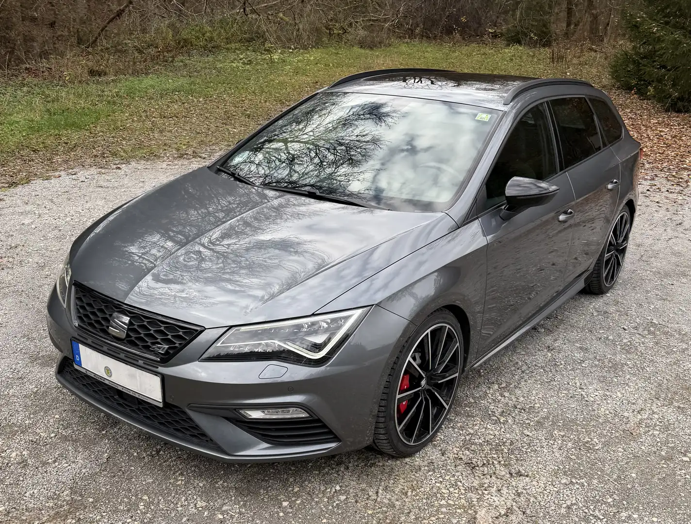 SEAT Leon Cupra 300 4Drive mit neuen Winterreifen Grau - 2