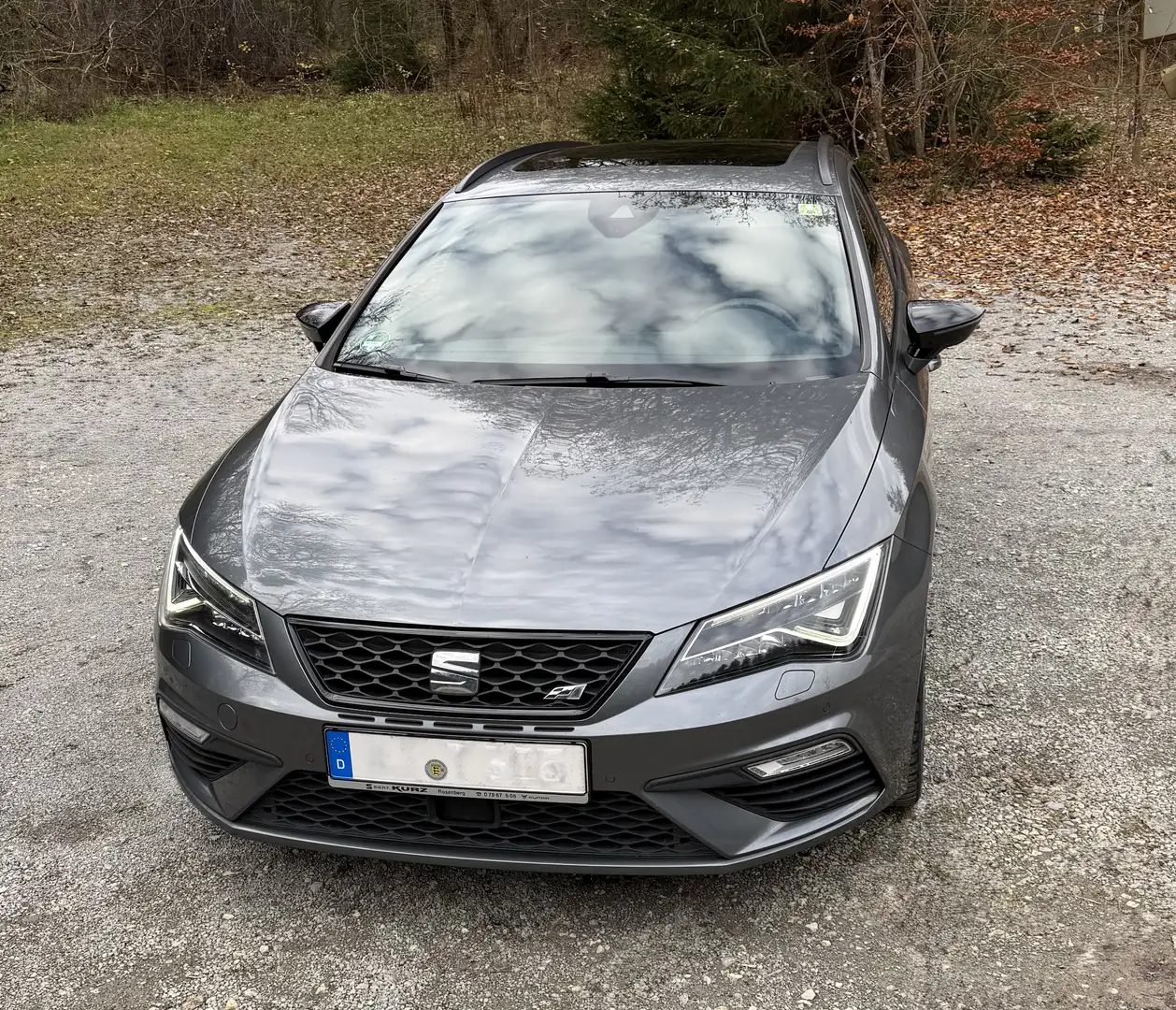 SEAT Leon Cupra 300 4Drive mit neuen Winterreifen Grau - 1