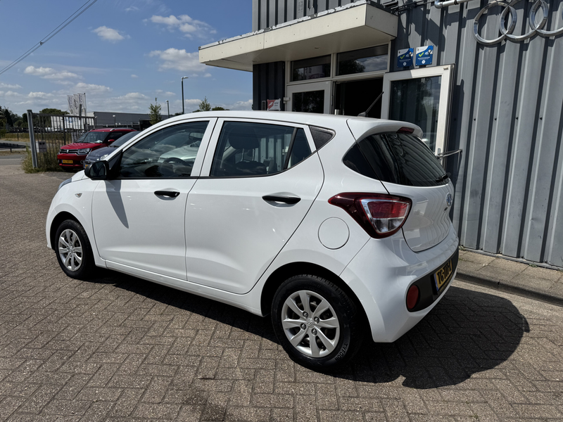 Hyundai i10 1.0i i-Drive — photo 2