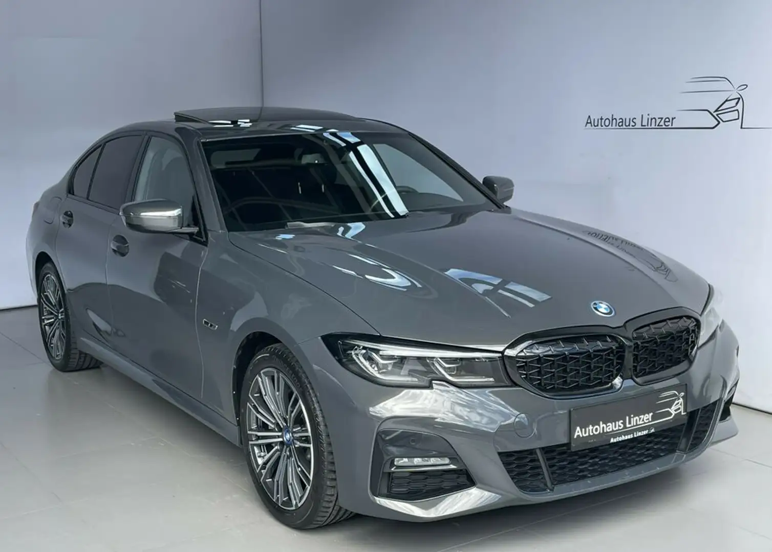 BMW 330 e M-Sport *LASER*HuD*SD*KeyGo*MEMO*AHK*LenkradH Grau - 1