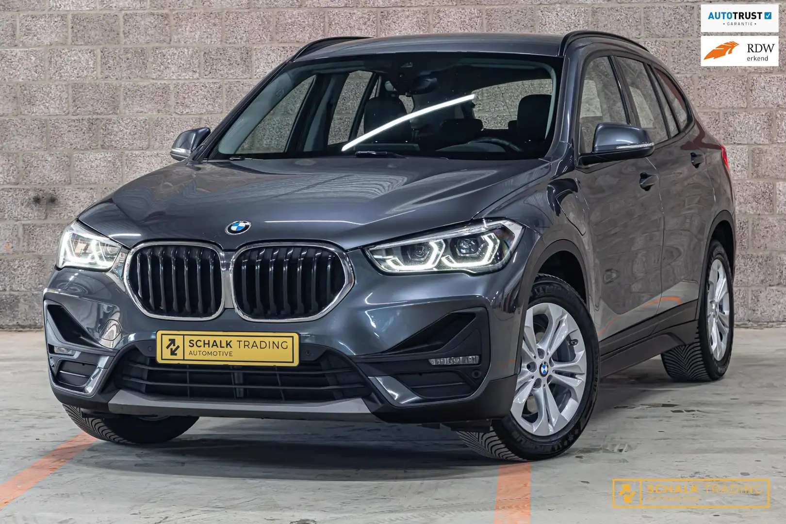 BMW X1 XDrive25e High Executive|Cam|LED|Leder|Carplay|Dea Grau - 1