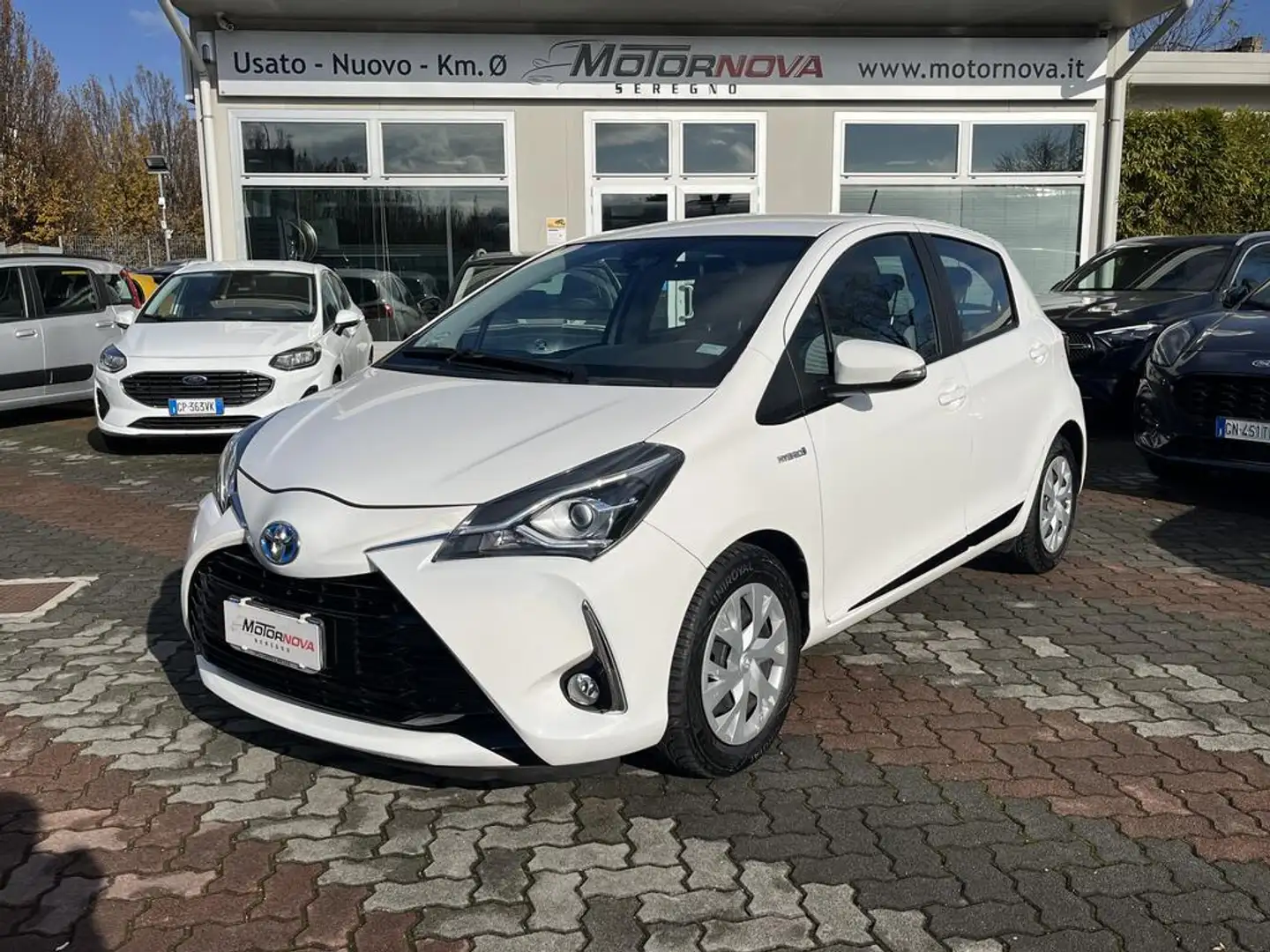 Toyota Yaris 5p 1.5 hybrid Active Weiß - 1