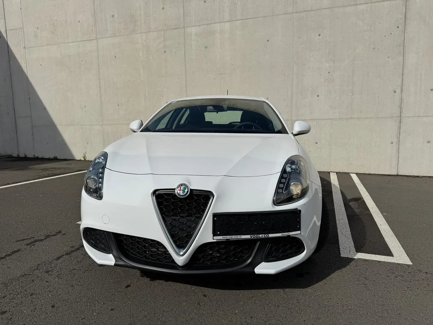 Alfa Romeo Giulietta *Erstbesitz *nur 48000 Kilometer*PDC*Bluetooth Weiß - 2