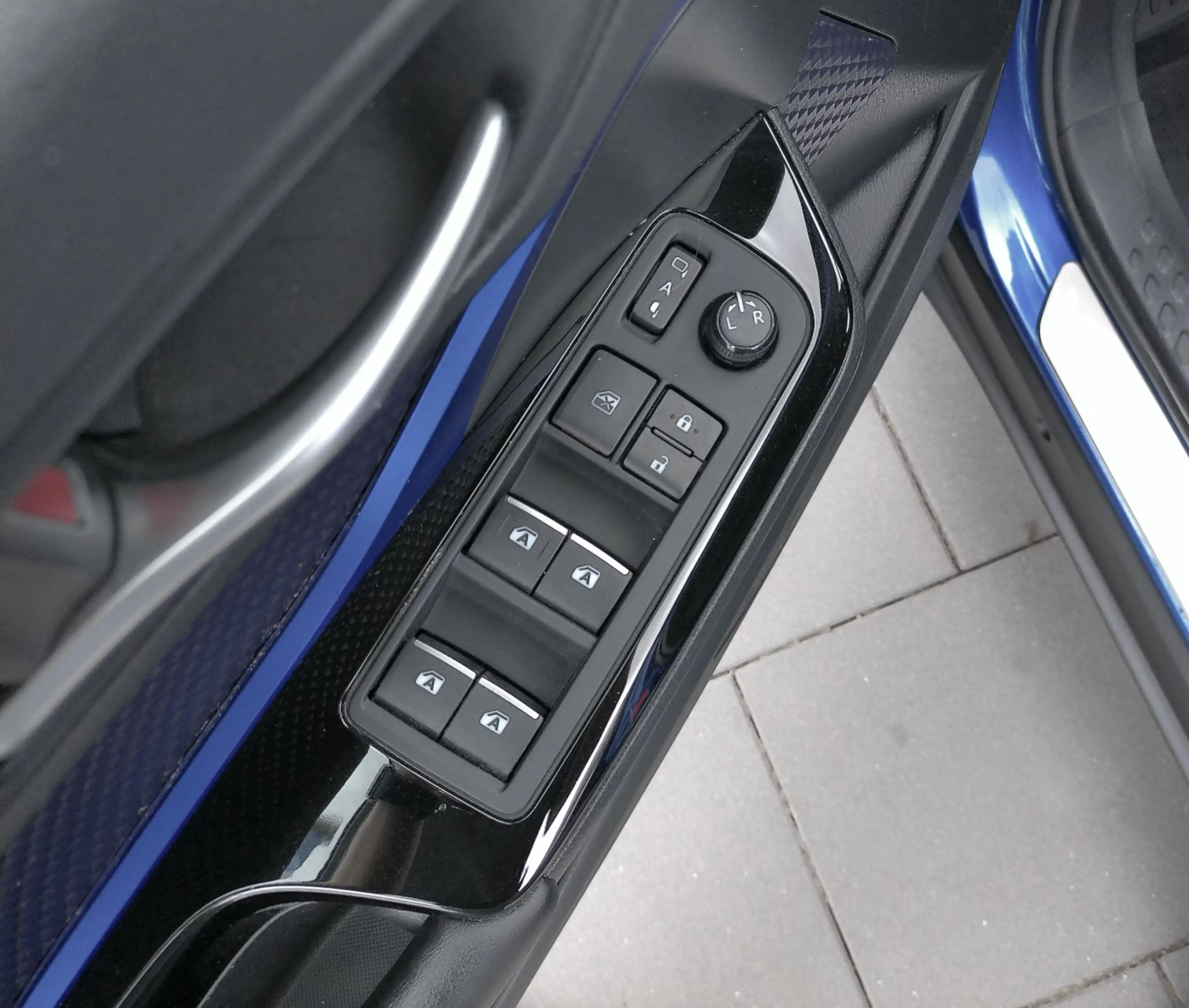 Toyota C-HR Style Selection*JBL*Navi*LED* — photo 3