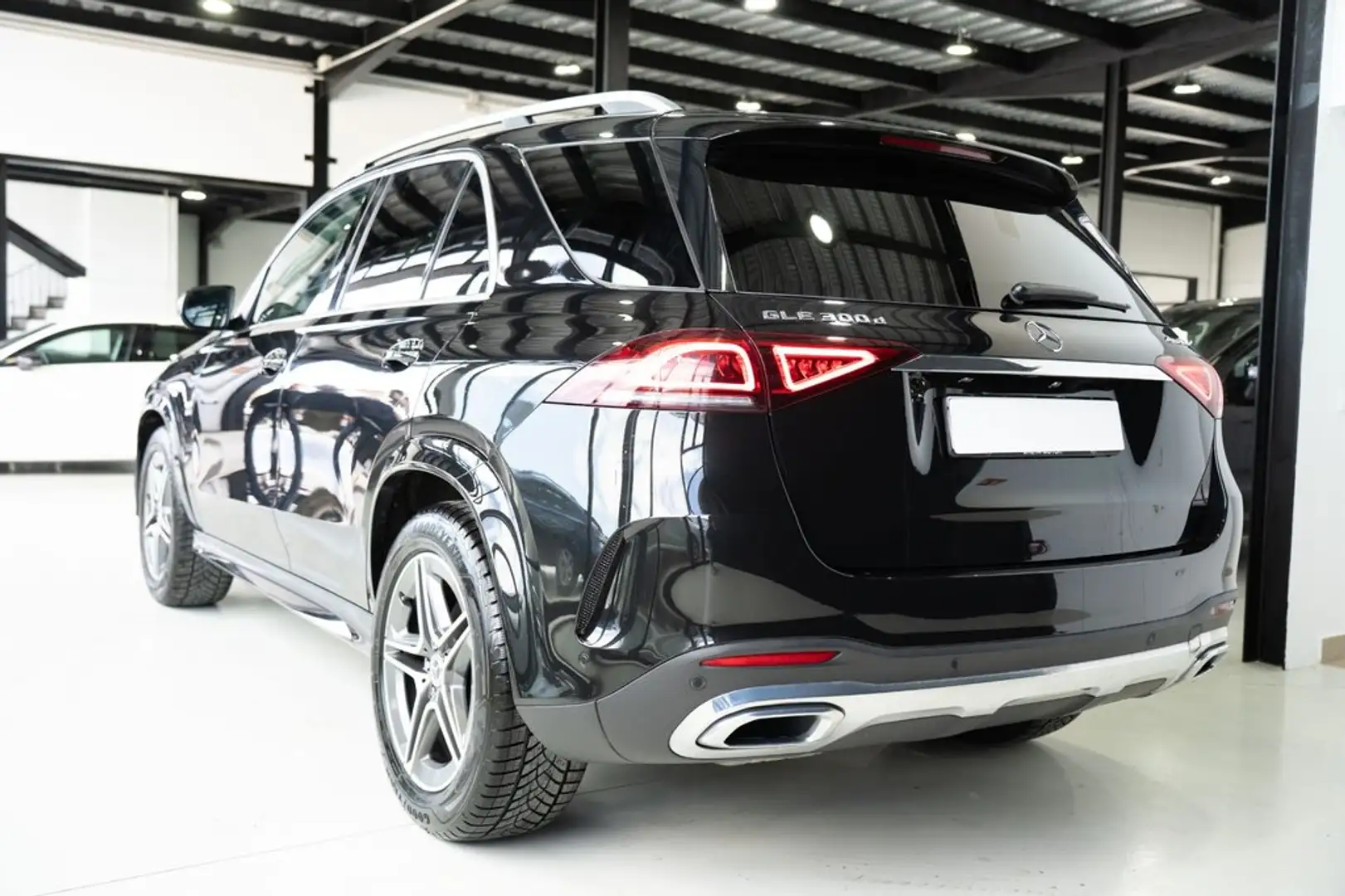 Mercedes-Benz GLE 300 300d 4Matic Aut. Negro - 2