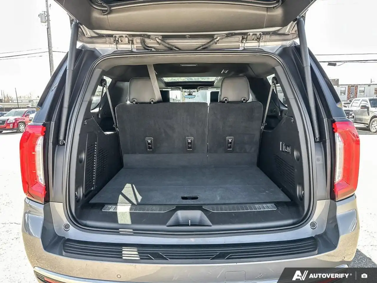 GMC Yukon снимка GMC Yukon