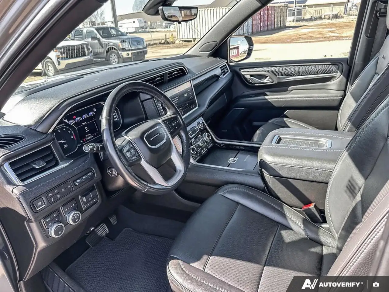 GMC Yukon снимка GMC Yukon