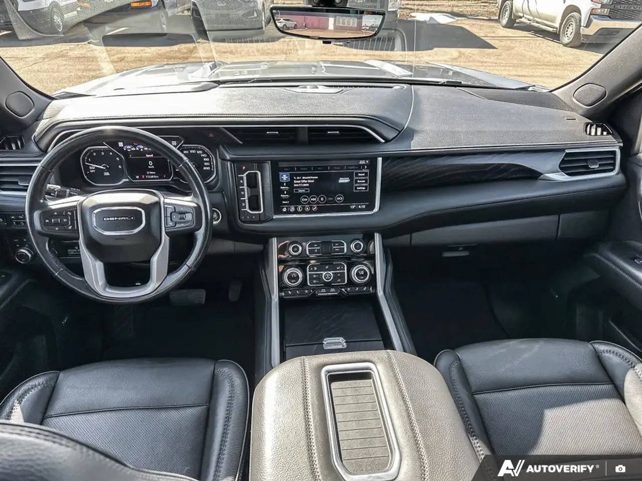 GMC Yukon снимка GMC Yukon