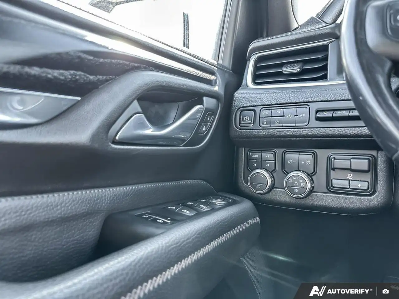 GMC Yukon снимка GMC Yukon