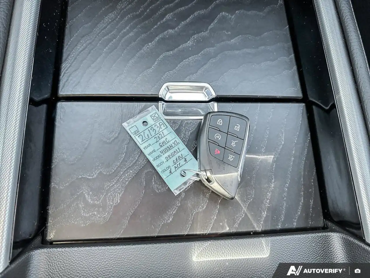 GMC Yukon снимка GMC Yukon