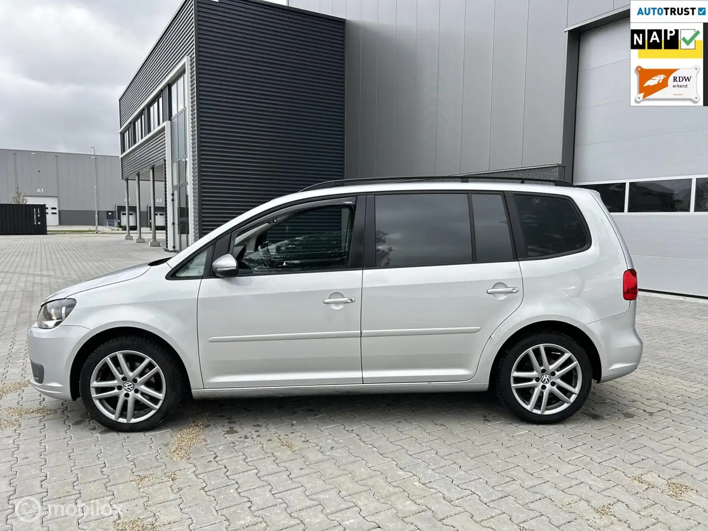 Volkswagen Touran 1.6 TDI/Virtual cockpit/DSG/GRIJS KENTEKEN - 2