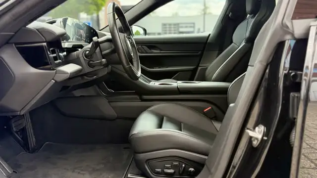 Porsche Taycan view 7