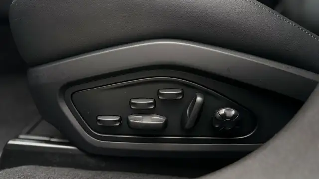 Porsche Taycan view 10
