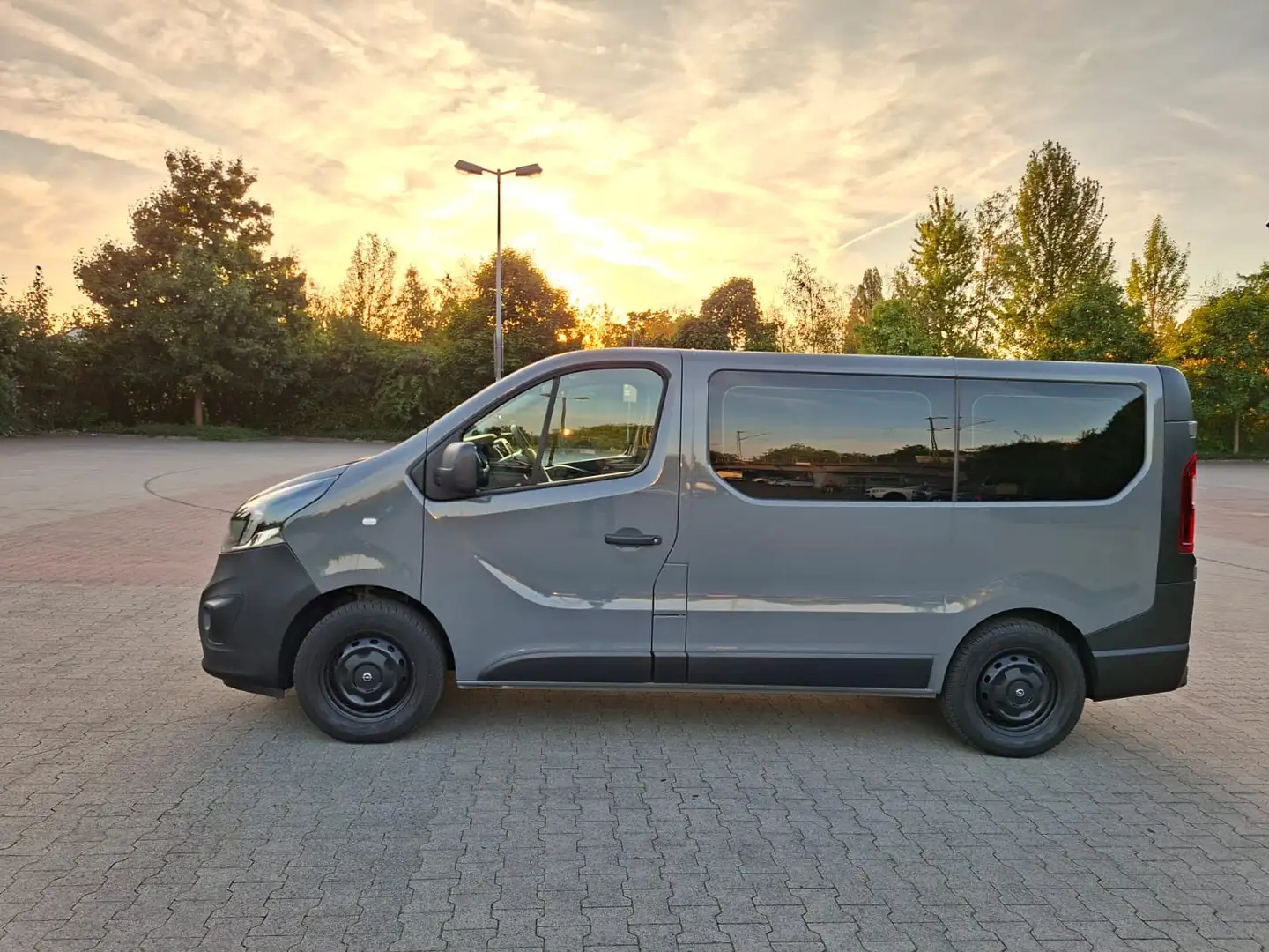 Opel Vivaro Opel Vivaro B L1H1*9 Sitzer*Klima*Kamera* Grau - 2