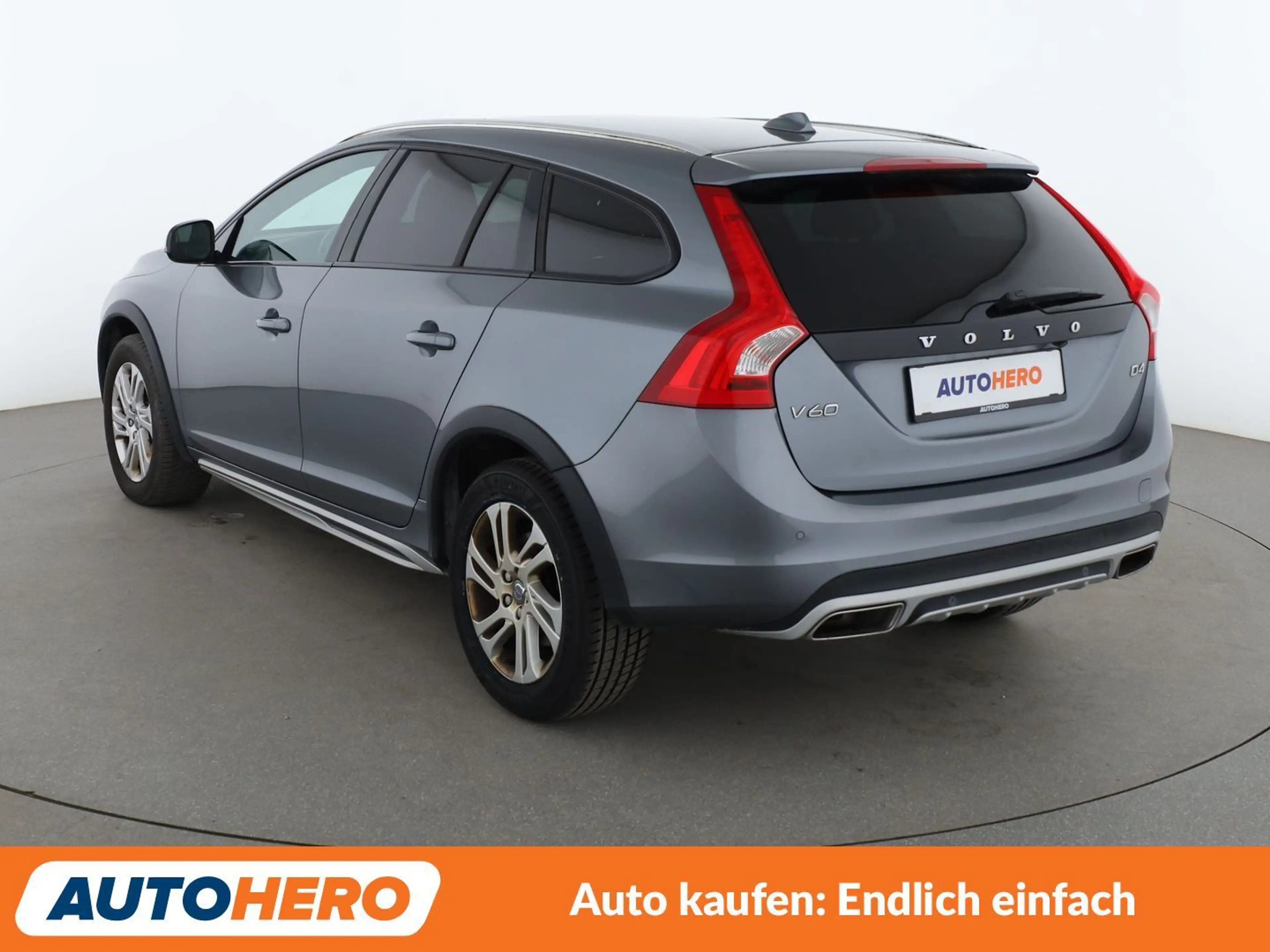 Volvo V60 Cross Country 2.0 D4 Momentum*NAV*BI-XENON*TEMPO*CAM*PDC*SHZ* — photo 4