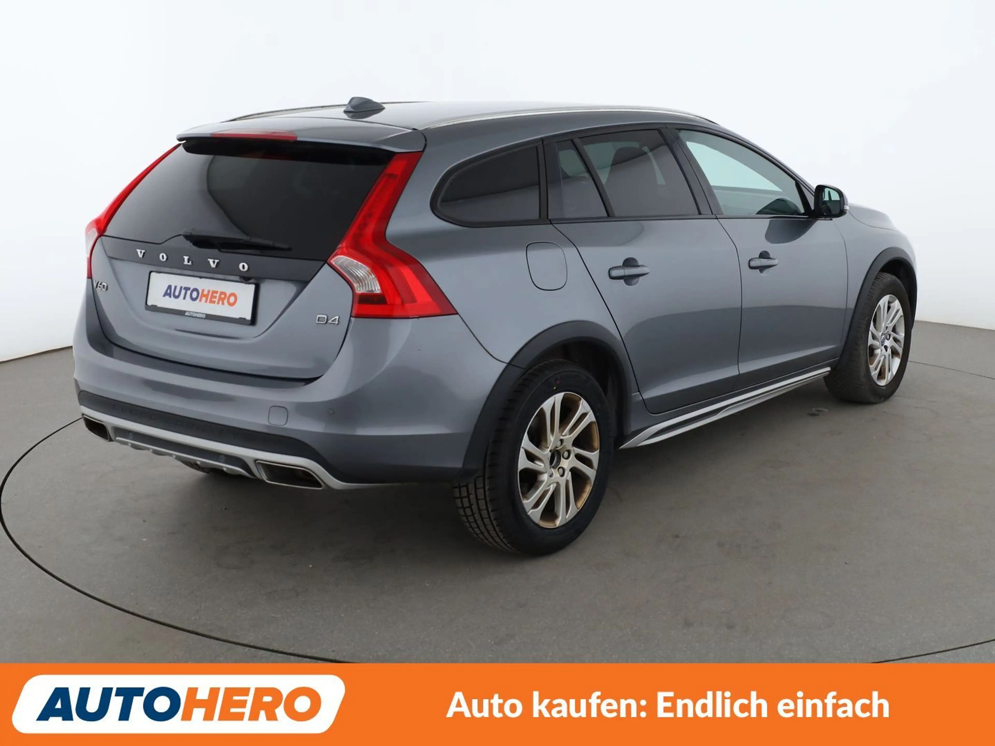 Volvo V60 Cross Country 2.0 D4 Momentum*NAV*BI-XENON*TEMPO*CAM*PDC*SHZ* — photo 6
