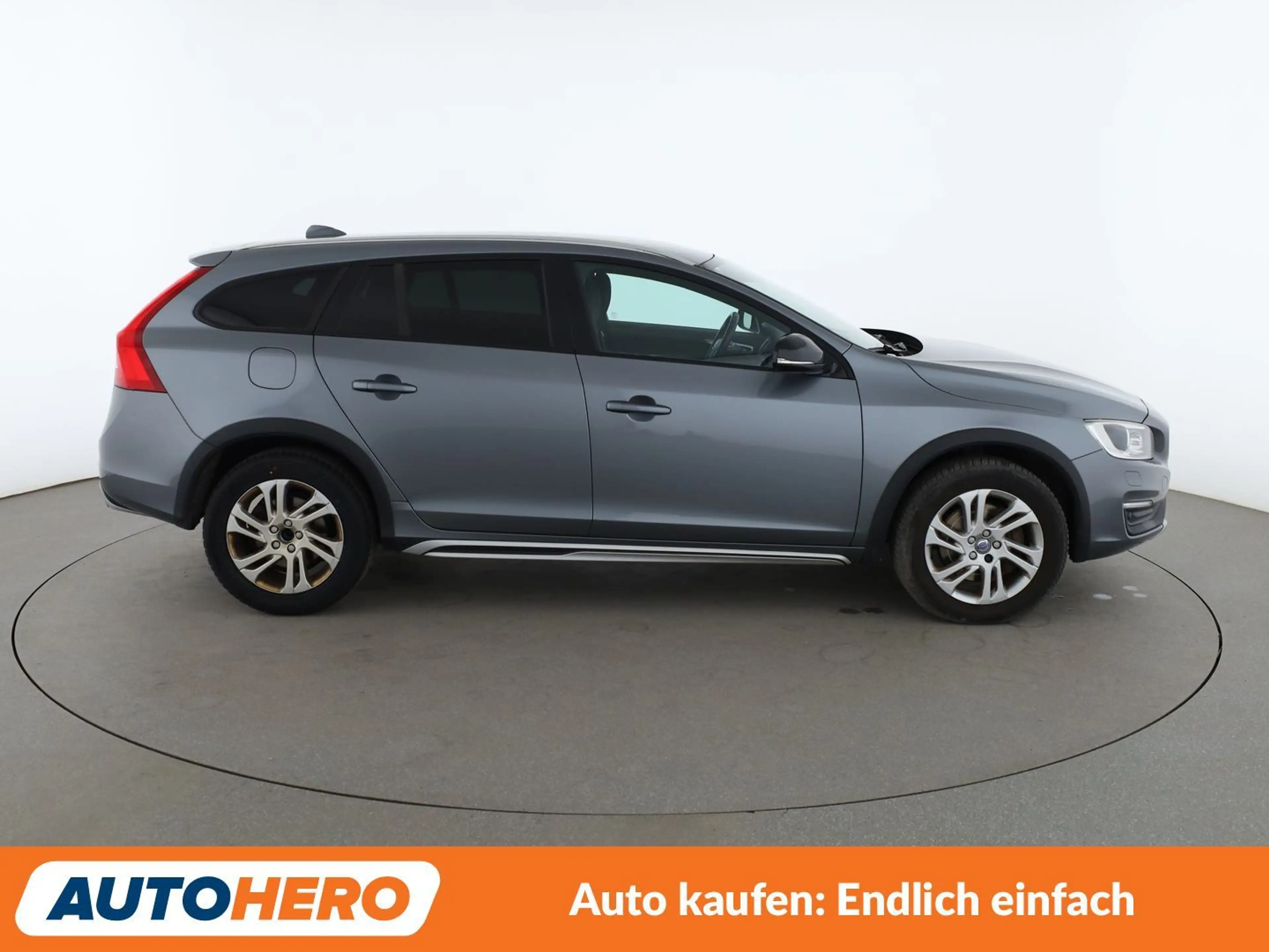 Volvo V60 Cross Country 2.0 D4 Momentum*NAV*BI-XENON*TEMPO*CAM*PDC*SHZ* — photo 7
