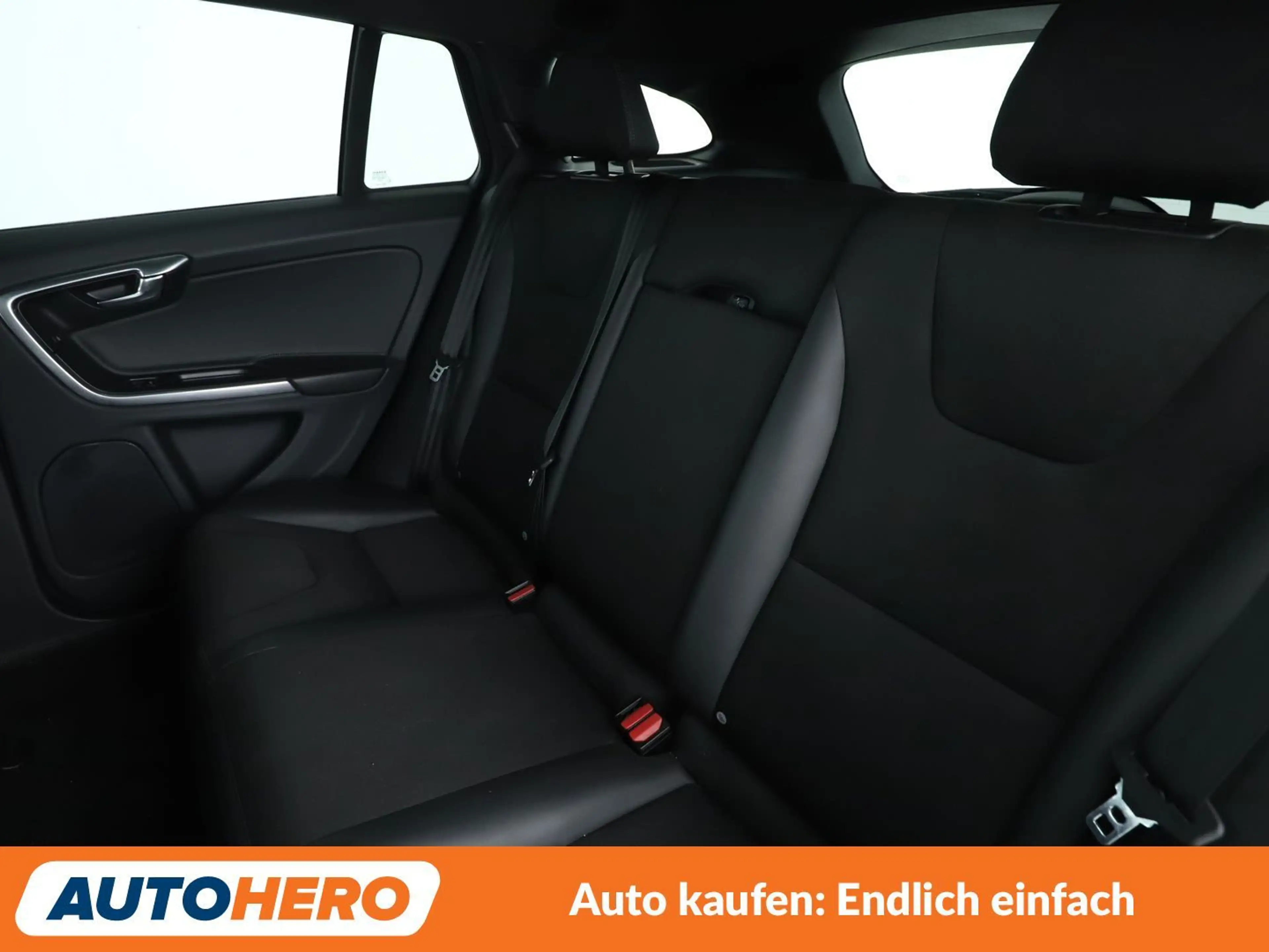 Volvo V60 Cross Country 2.0 D4 Momentum*NAV*BI-XENON*TEMPO*CAM*PDC*SHZ* — photo 14