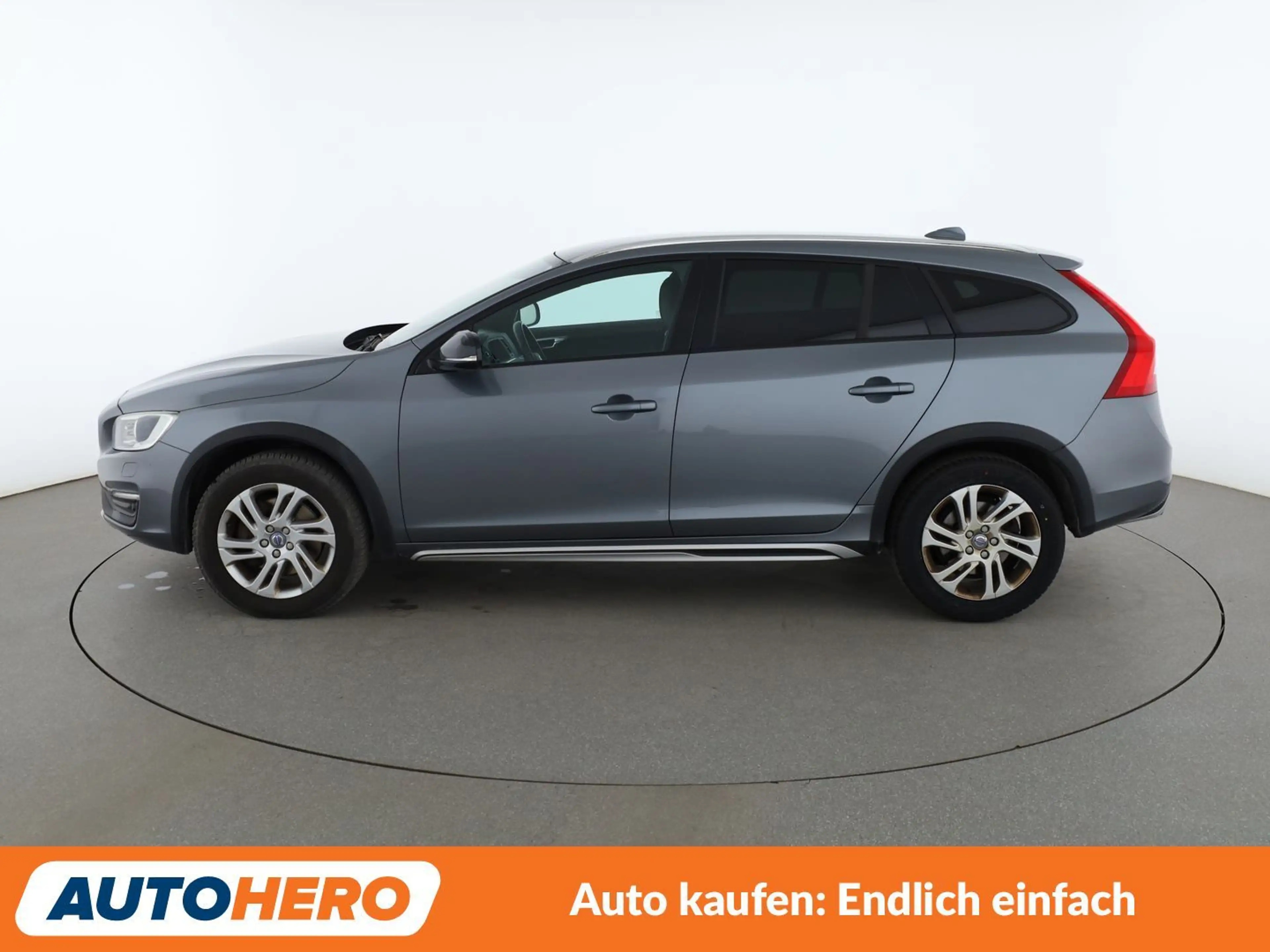 Volvo V60 Cross Country 2.0 D4 Momentum*NAV*BI-XENON*TEMPO*CAM*PDC*SHZ* — photo 3
