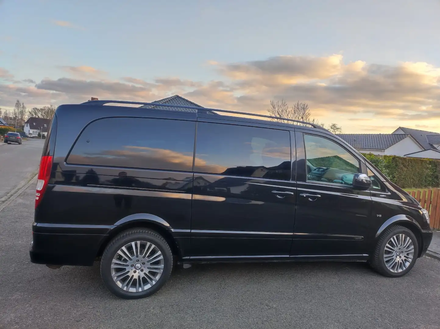 Mercedes-Benz Viano 3.0 CDI DPF lang Automatik Ambiente Schwarz - 2