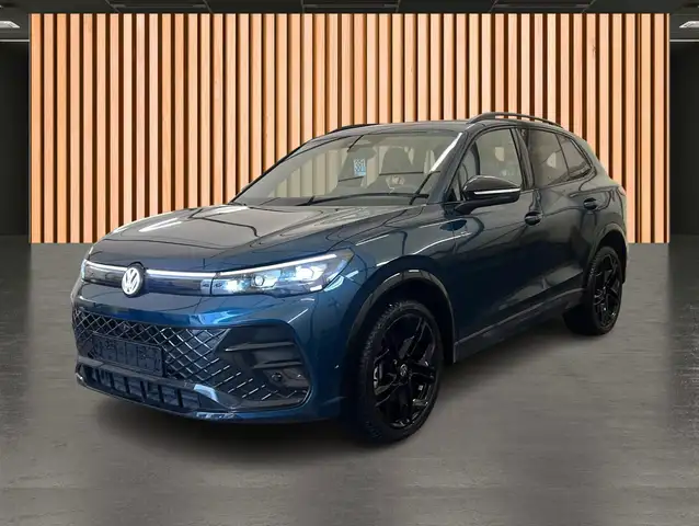 Volkswagen Tiguan view 2