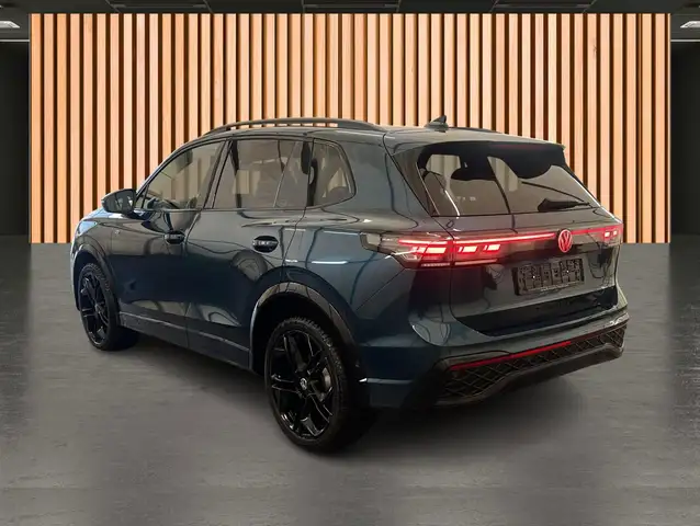 Volkswagen Tiguan view 4