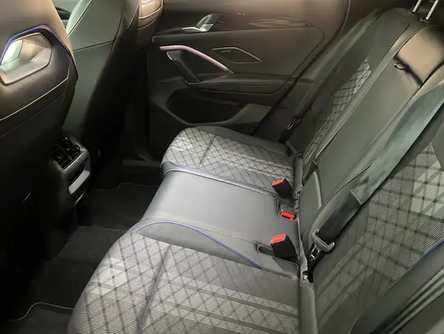 Volkswagen Tiguan view 5